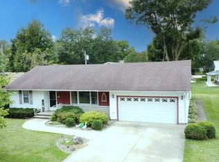 905 S 4th St, Watseka, IL 60970
