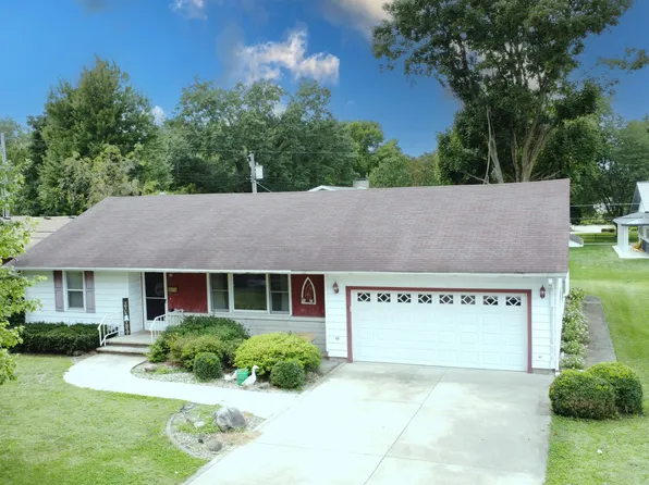 905 S 4th St, Watseka, IL 60970