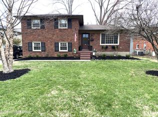 6857 Green Meadow Cir, Woodlawn Park, KY 40207