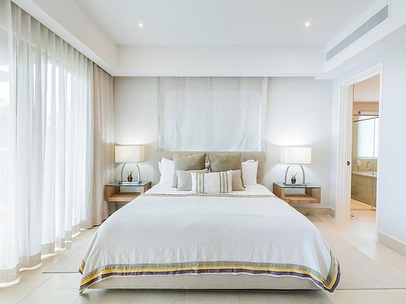 Master Suite - (California King)