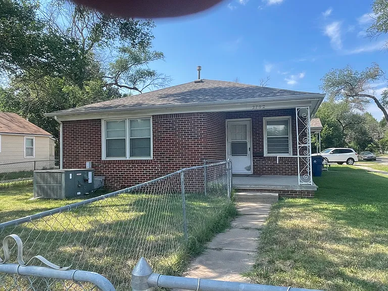 2702 W Maple St — Photo 17