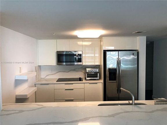 5th image of 1800 N Bayshore Dr APT 1811