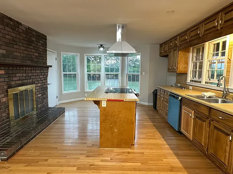 2640 Teamon Rd — Photo 3