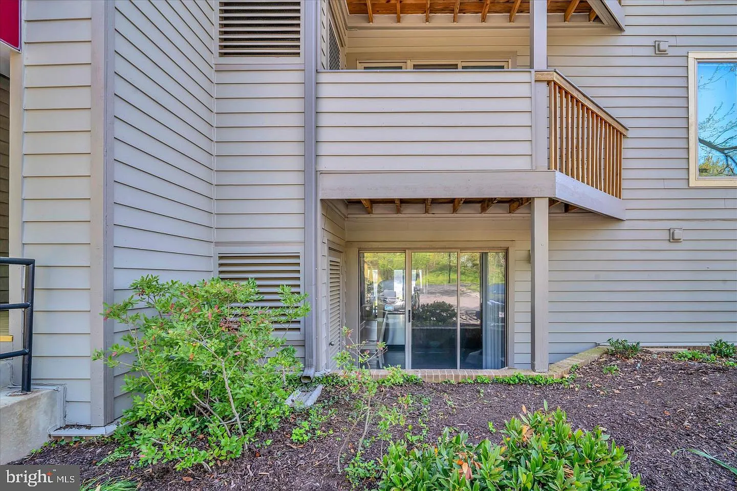 1 bed, 1.5 bath, 1000 sqft, $3,200 — Photo 3