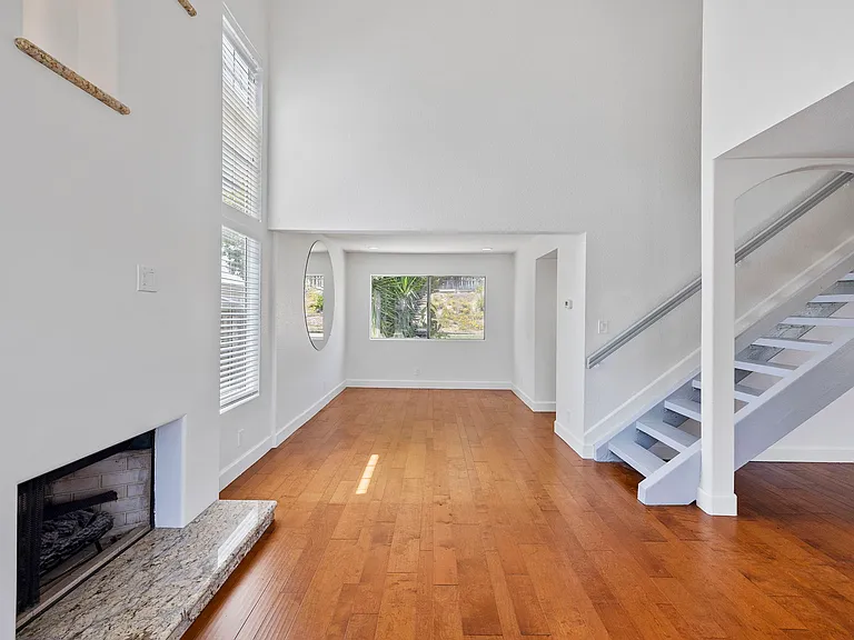 42109 Roanoake St — Photo 4