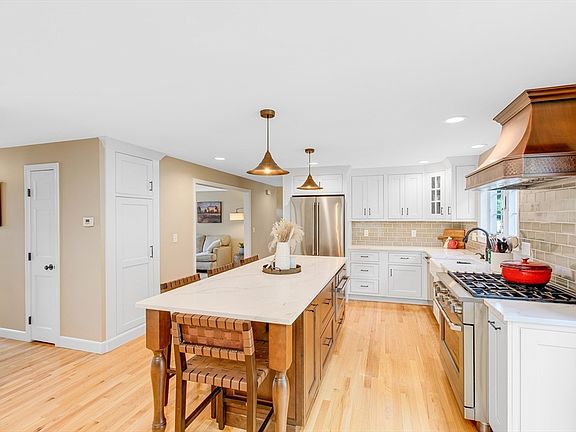 5th image of 5 Virginia Ln