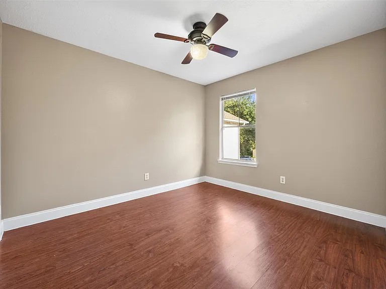 443 Willow West Dr — Photo 10