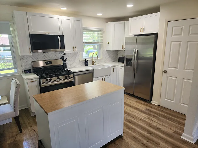 1318 Kenwood Rd — Photo 3