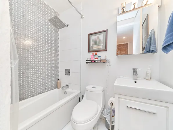 900 Riverside Drive image 10 of 13