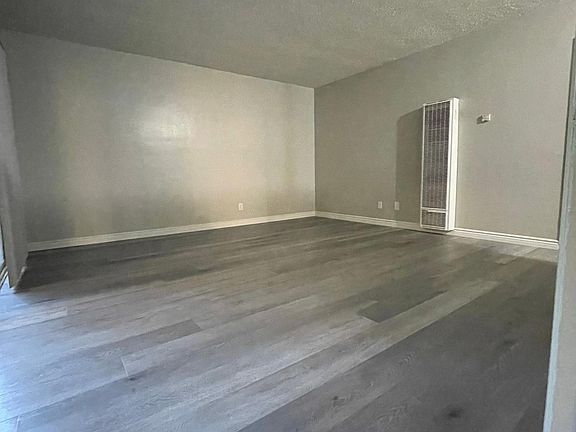 3rd image of 1293 N Garfield Ave