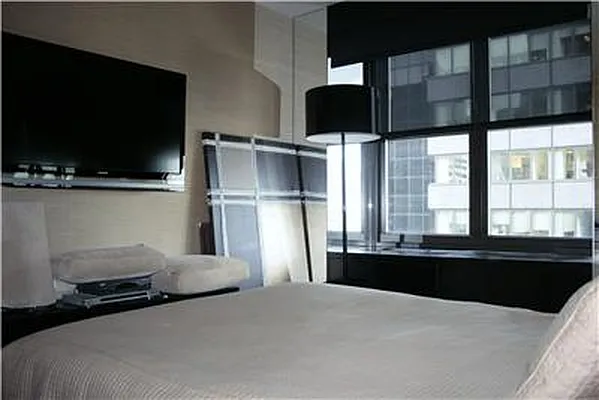 Sold by R New York | media 14