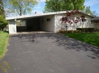 415 S Cass Lake Rd, Waterford, MI 48328