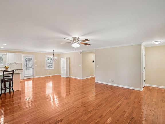 5th image of 102 Sundown Dr