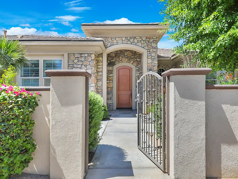 112 Tesori Dr — Photo 3