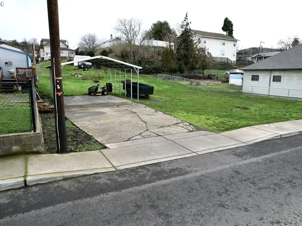 1514 E 10th St, The Dalles, OR 97058