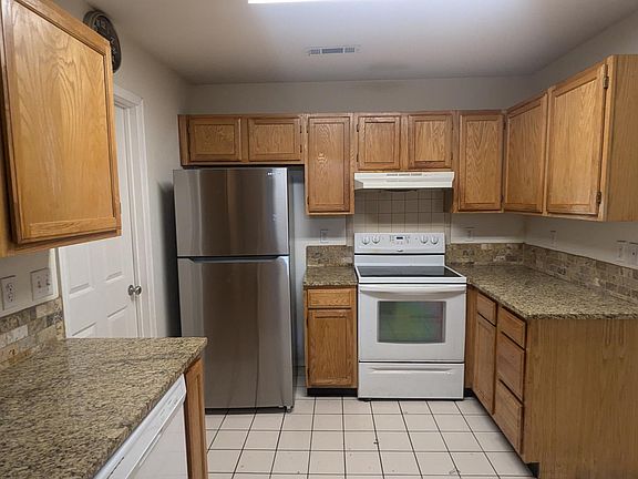 3rd image of 2078 E Farr Ln