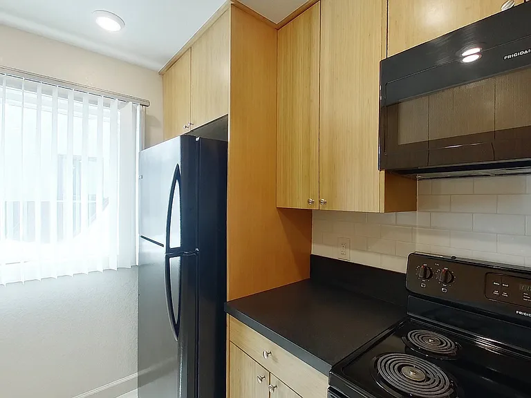 2437 Piedmont Ave — Photo 34