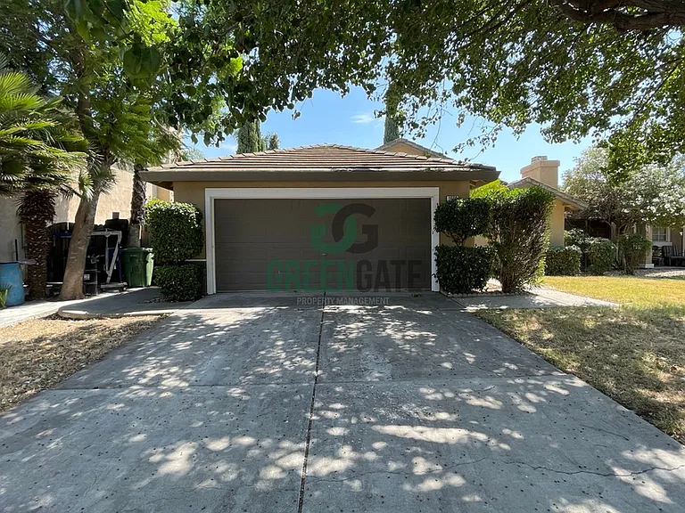 1660 Etta Way — Photo 2