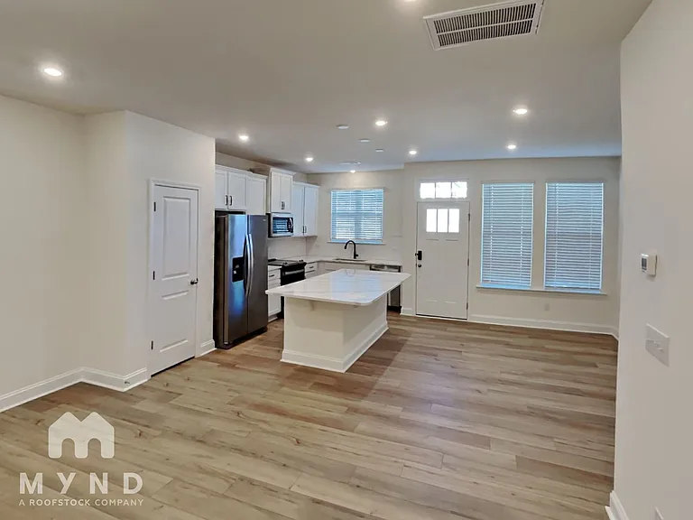1518 Cedar Tree Dr — Photo 3