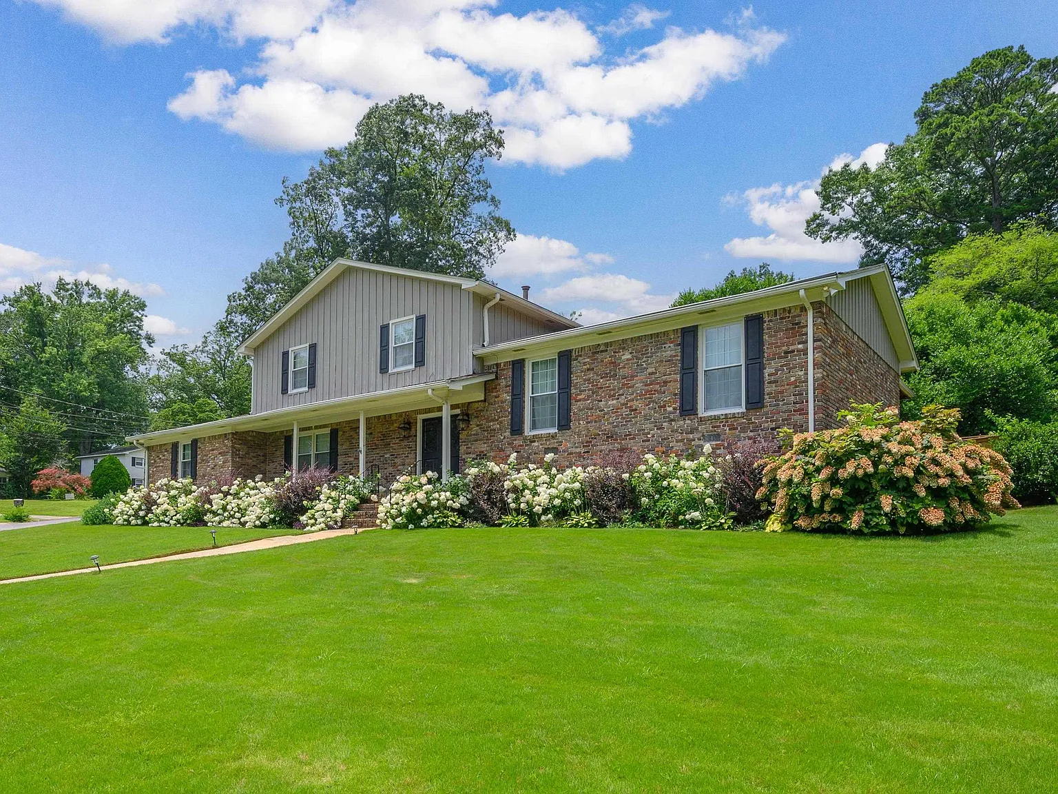 4 bed, 2.5 bath, $3,750 — Photo 3