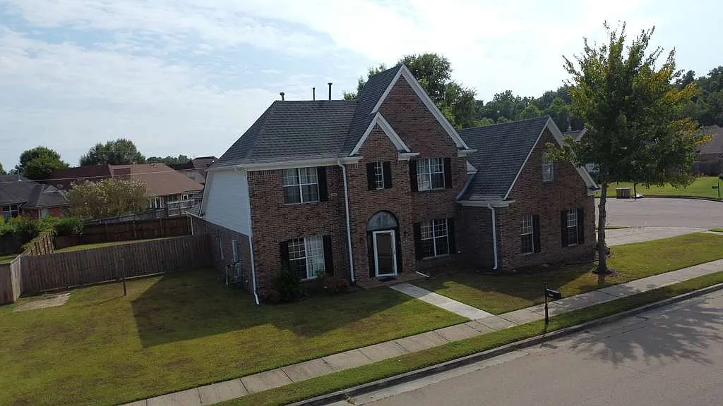5 bed, 3200 sqft, $7,999 — Photo 1