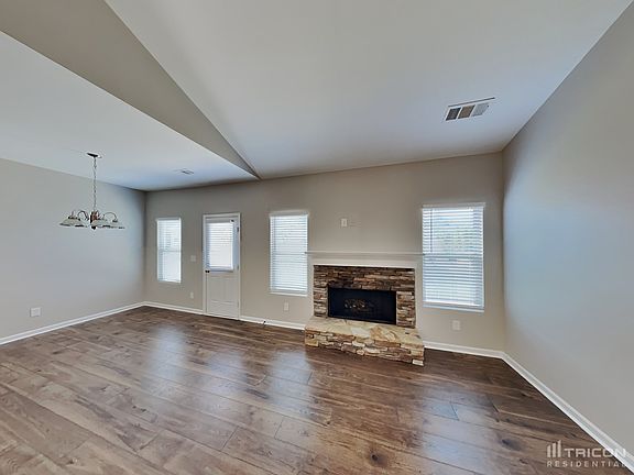 3rd image of 120 Kestrel Ct E