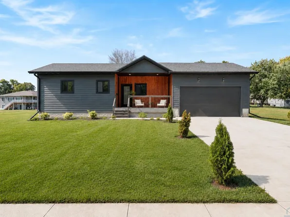 707 S Greene St, Rock Rapids, IA 51246