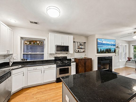 5th image of 3011 W Gunnison St #1W
