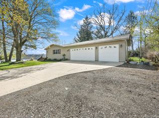 417 Chicago Dr, Howell, MI 48843