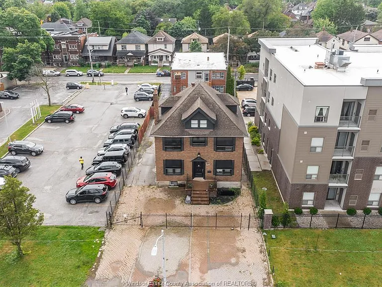 961 Ouellette Ave #2 — Photo 8
