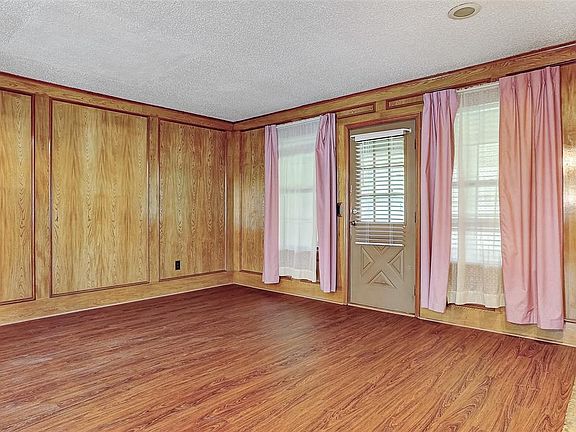 4th image of 217 Arkansas St