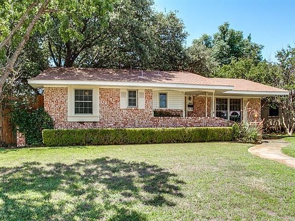 2nd image of 1301 Cypress Dr