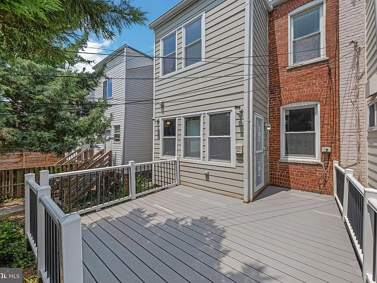 723 K St NE — Photo 22
