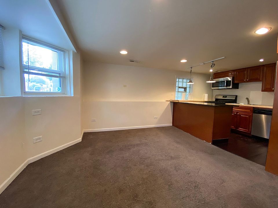 1st image of 3520 N Lincoln Ave #G