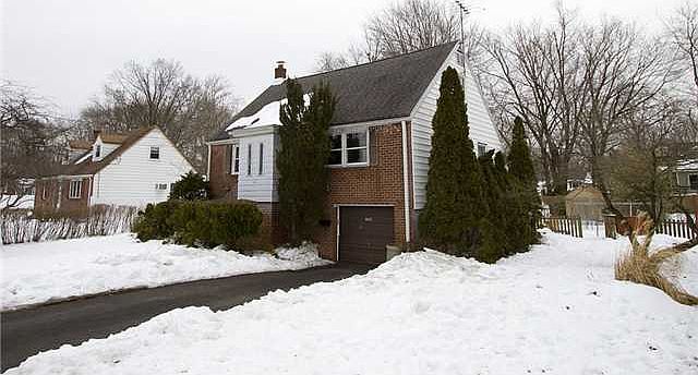 2nd image of 106 E Lewis Ave