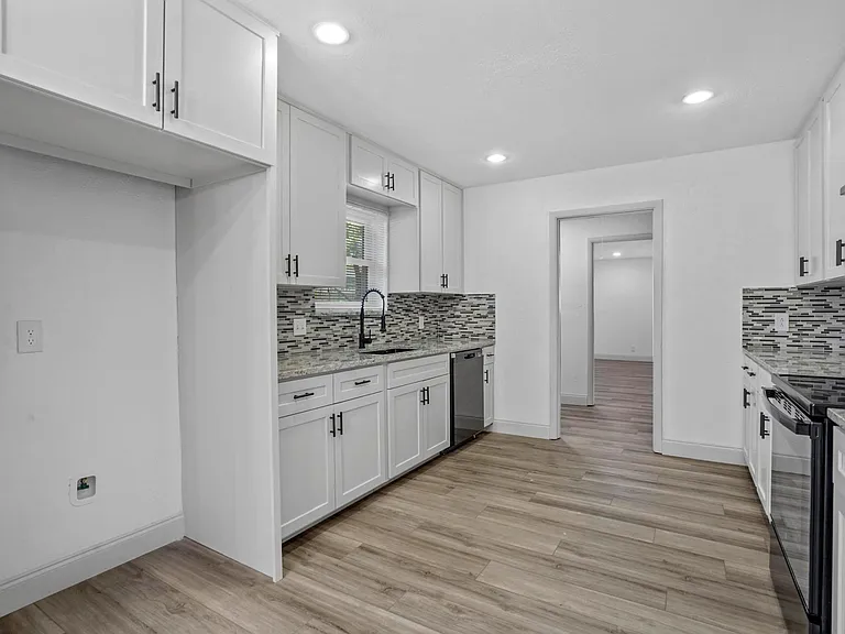 514 Canyon Ridge Dr — Photo 24