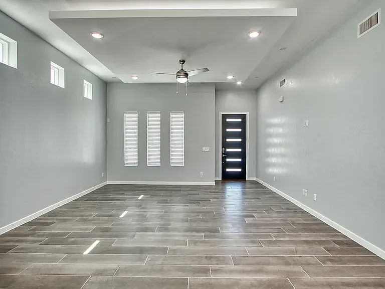 4 bed, 1920 sqft, $2,400 — Photo 2