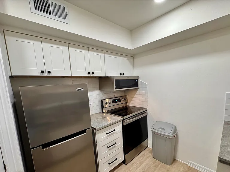3131 Sw Fwy #C-35 — Photo 25