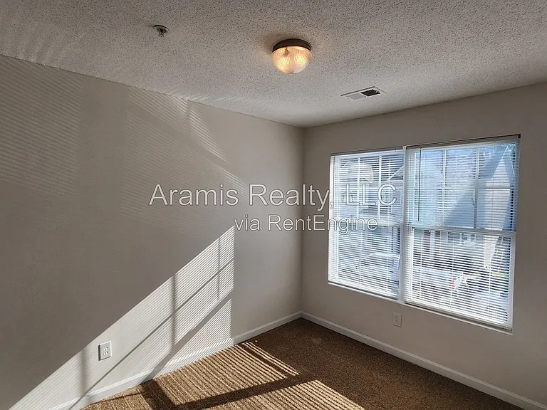 2847 Laurel Ridge Cir — Photo 10