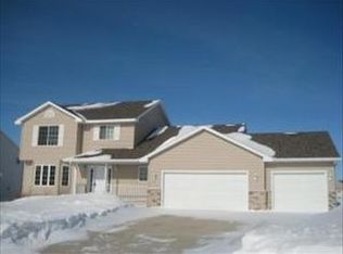 2561 Mossy Creek Dr NE, Owatonna, MN 55060