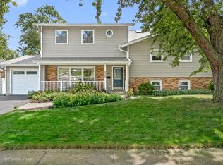 6701 Wainwright Dr, Woodridge, IL 60517