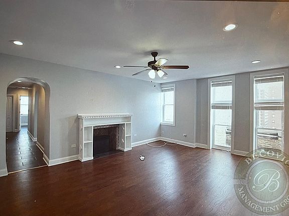 3rd image of 5862 N Kenmore Ave #801