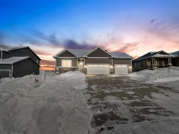 7840 Spring Creek Dr, Pleasant Hill, IA 50327