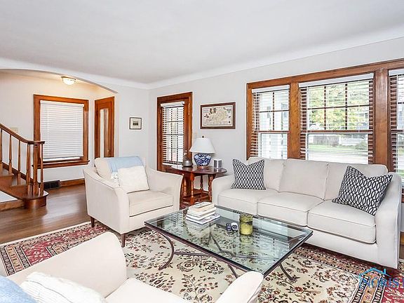 5th image of 416 W Dudley St