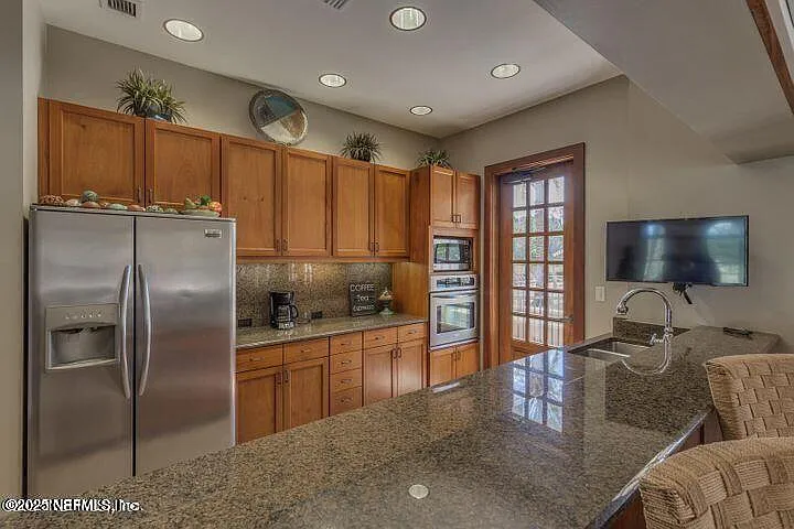 526 Richmond Dr — Photo 21