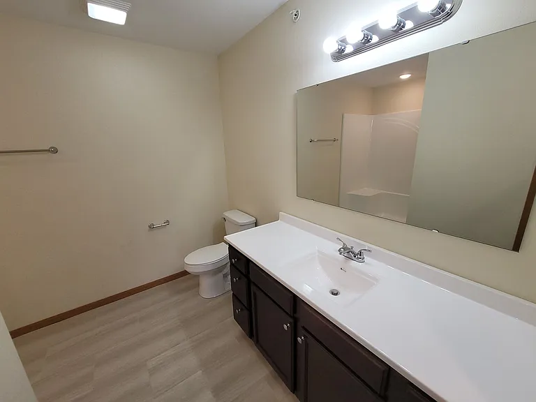 1 Hundred West Apartments — Photo 21