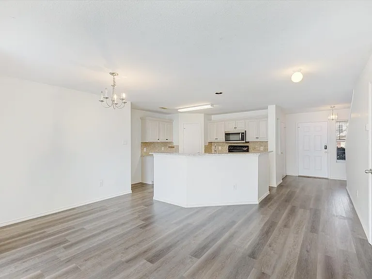 7405 Howling Coyote Ln — Photo 4