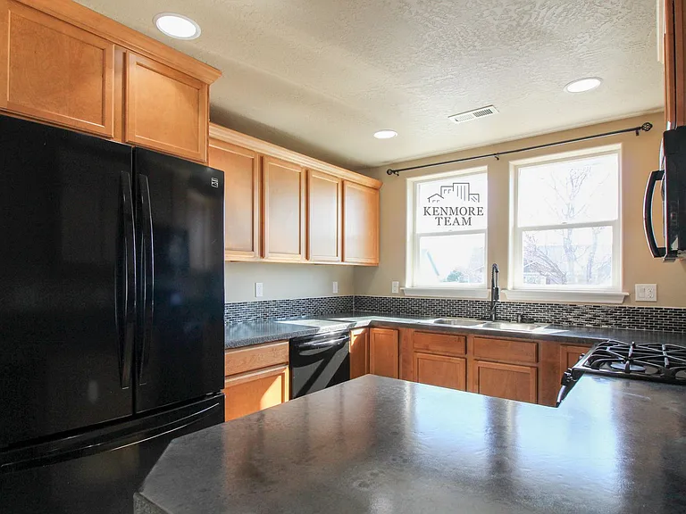6101 Turf Paradise Dr — Photo 2