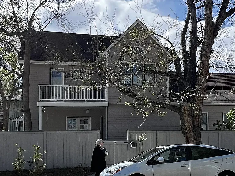 2576 Mapleton Ave — Photo 1