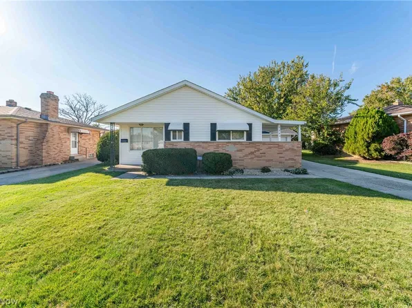 5846 Scarlet Oak Dr, Bedford Heights, OH 44146